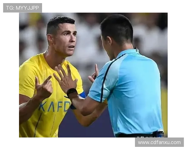 足球明星因争议判罚愤怒掀翻桌子引发热议视频曝光